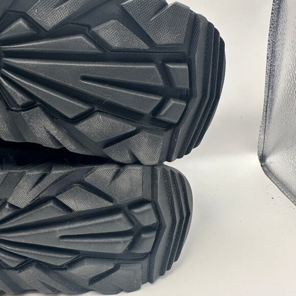 UGG Women's 9.5 TERRETRAIL Cozy Laced up Black SUEDE Sheepskin - Picture 2 of 8